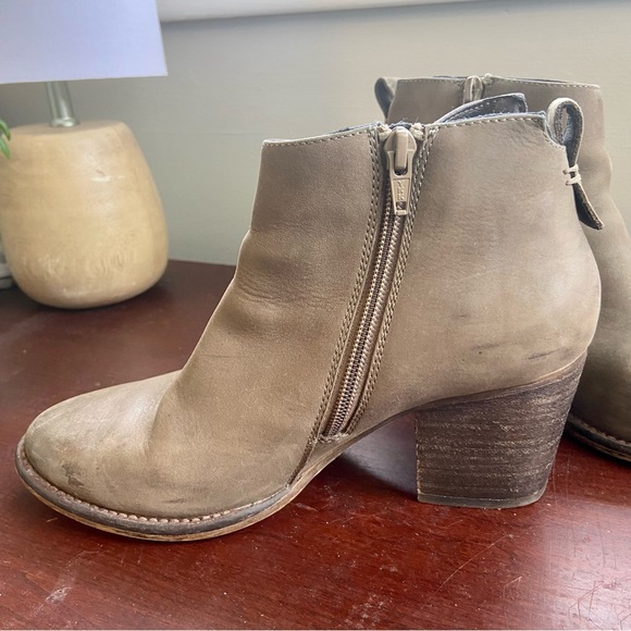 Blondo Nivada booties - Picture 3 of 10